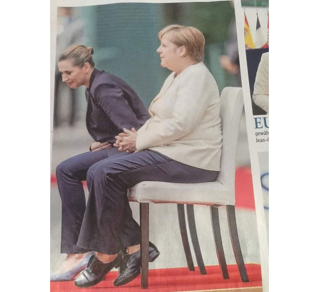 Merkel beim Staatsbesuch, ohne Schnürsenkel!